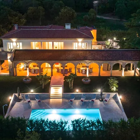 Luxury Lionea In For 10 People With Sea View & Private Pool Porec